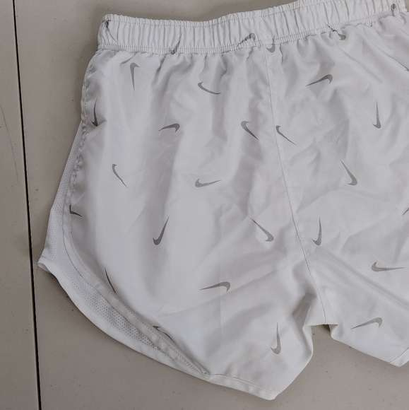 Nike Women's High-Rise Active Running Athletic Shorts - Picture 5 of 14